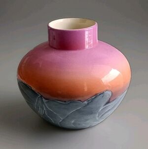 Vase Fait Main Signé Pierrette Représentant Ours Polaires Et Coucher De Soleil